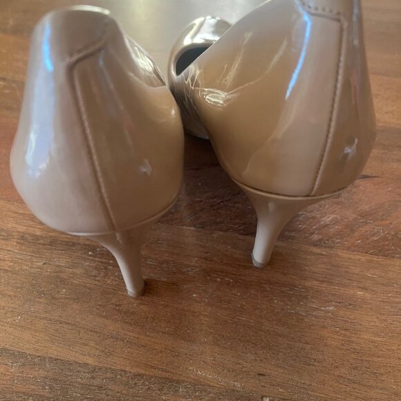 Mossimo Beige Nude Pumps 4" Heel Stiletto 9.5 Round Toe Faux Patent Leather - Picture 4 of 11